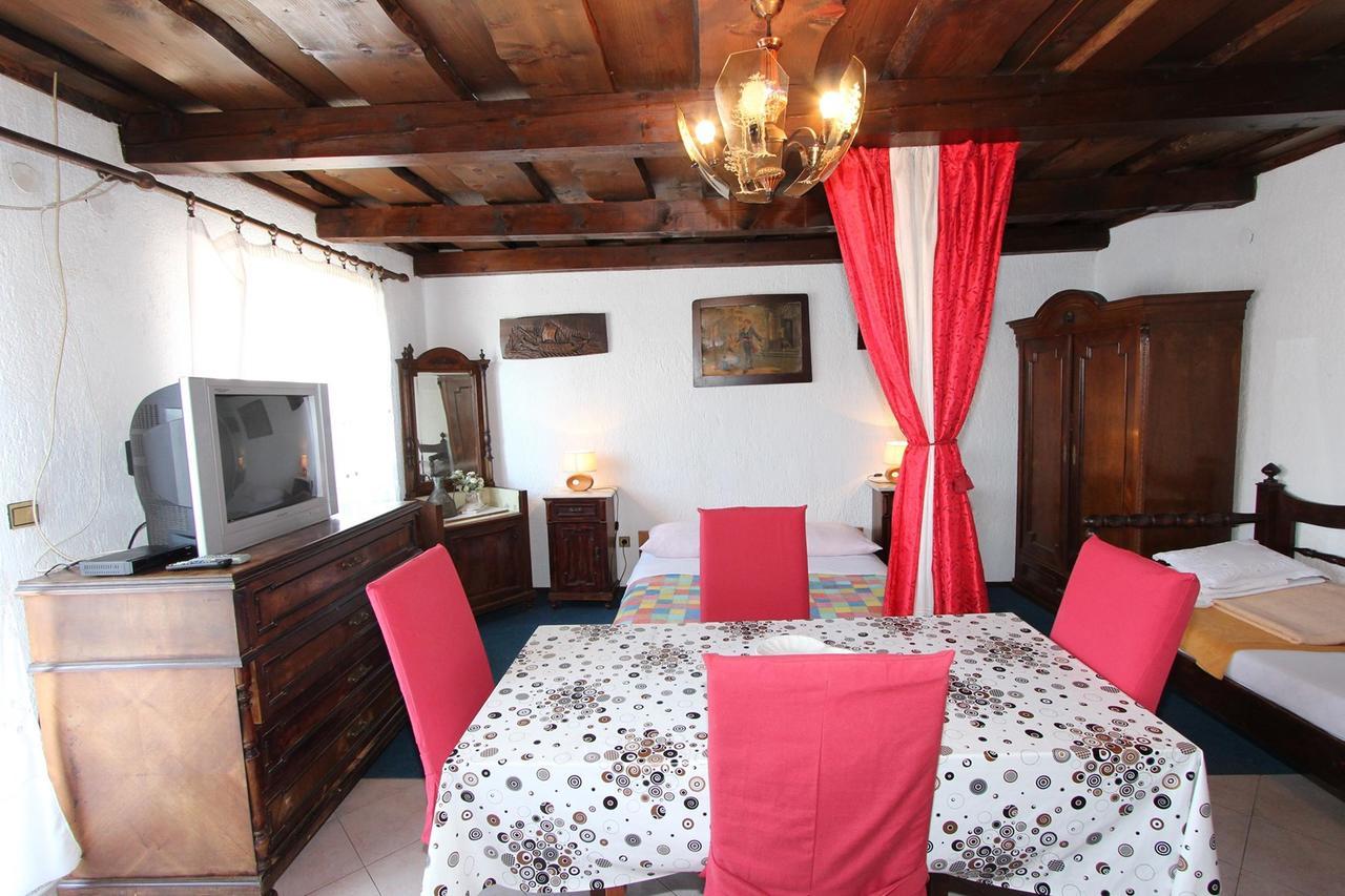Apartments Sebal Ровин Екстериор снимка
